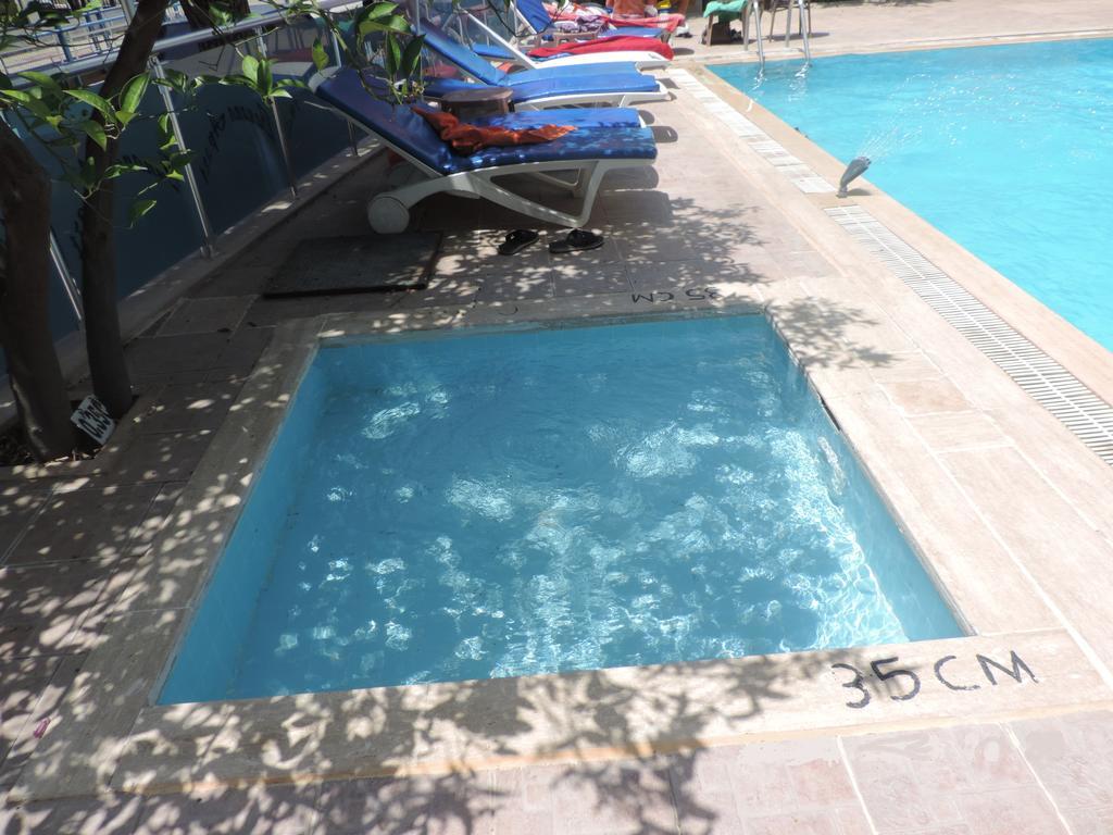 Banana Apart Marmaris Buitenkant foto